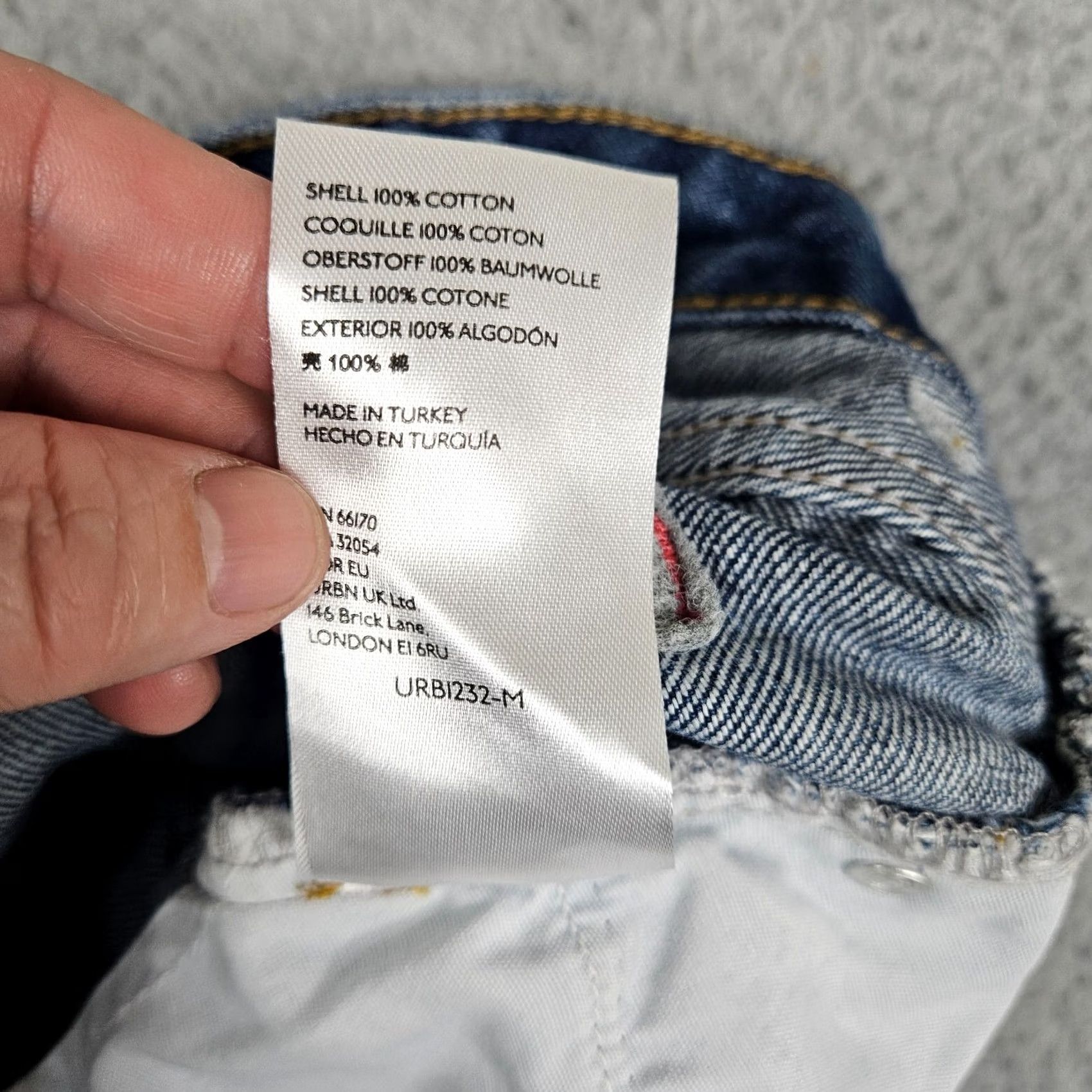 Urban Outfitters BDG URBAN OUTFITTERS Mom High-Rise Distressed Med-Wash Denim Jeans 27 Blue Womens Size 27" / US 4 / IT 40 - 7 Thumbnail