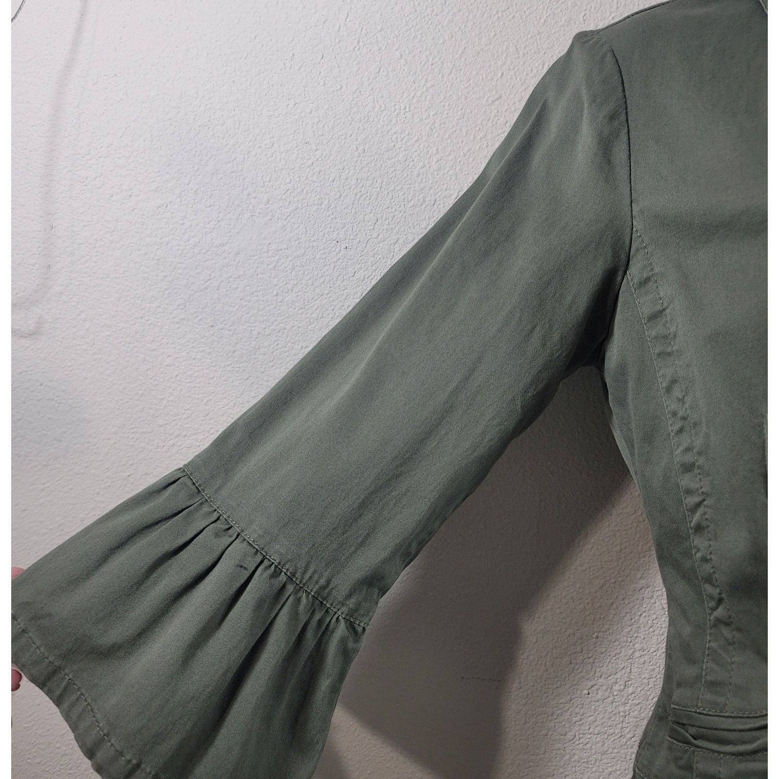 Other Live A Little Army Green 2 Button Ruffled Sleeves Blazer S Size S / US 4 / IT 40 - 2 Thumbnail