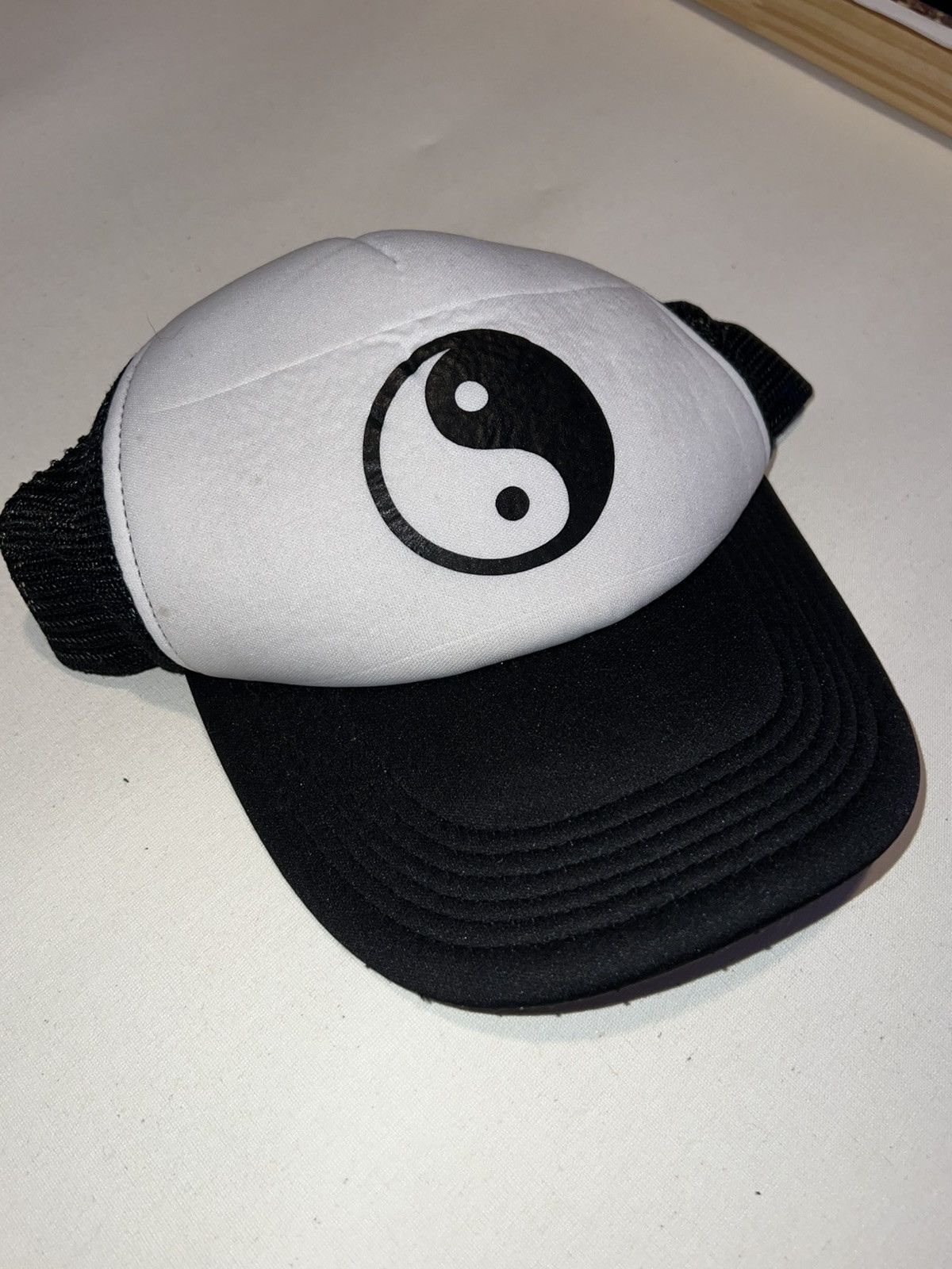 Vintage Y2K 2000’s VTG Vintage Yin Yang Retro Streetwear Indie Hat Size ONE SIZE - 2 Thumbnail