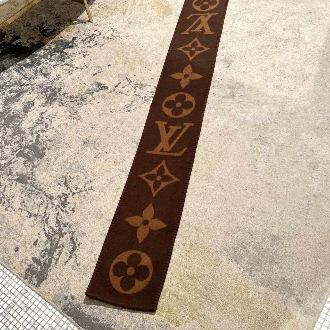 Louis Vuitton Louis Vuitton Brown Cashmere Monogram Sweet Dreams Scarf Size ONE SIZE - 7 Thumbnail
