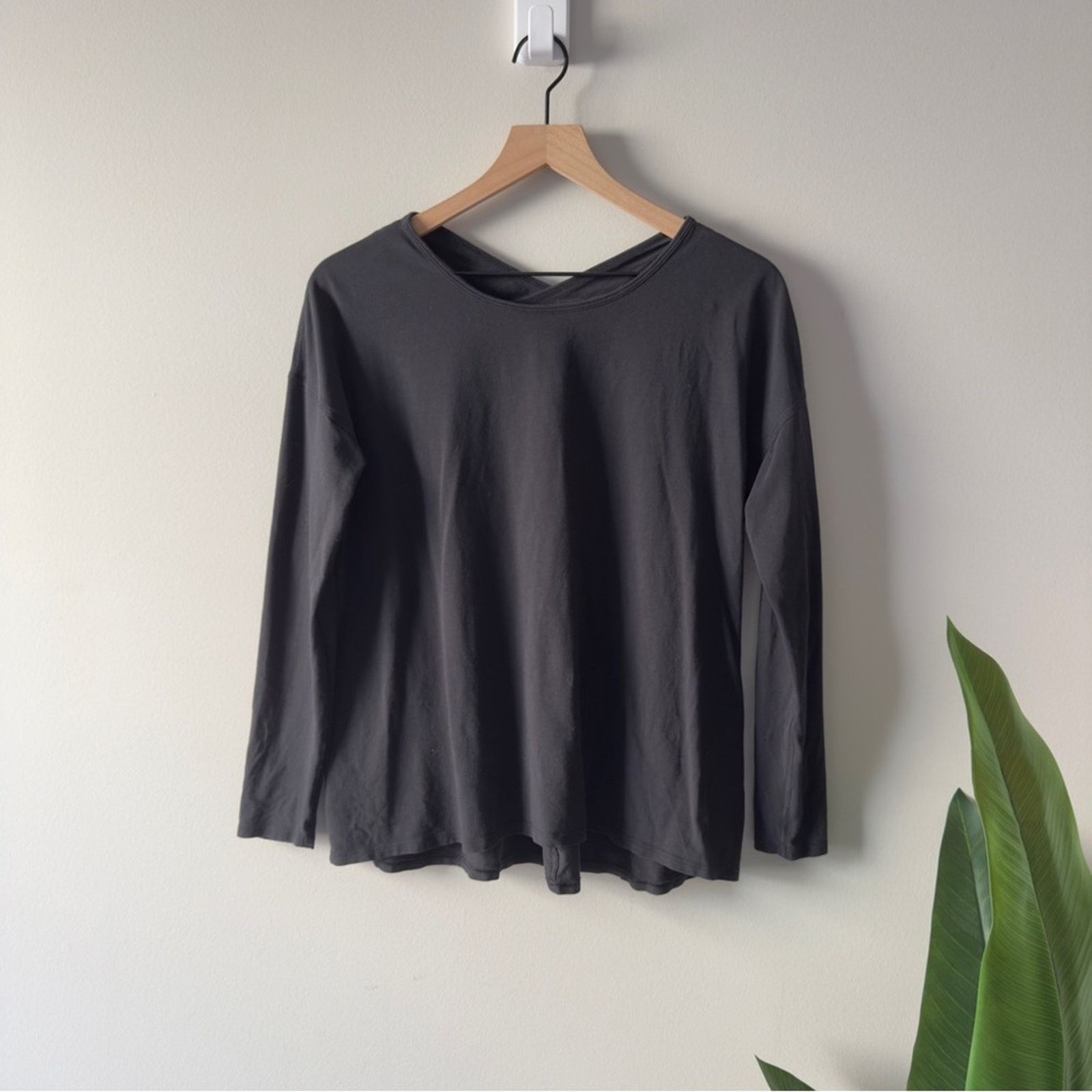 Lululemon Lululemon Back Into It Long Sleeve in Black Top Crossover Size M / US 6-8 / IT 42-44 - 5 Thumbnail
