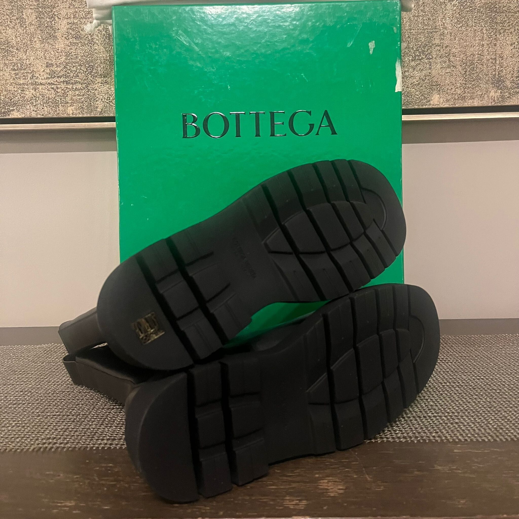 Bottega Veneta Shearling Lug Boots in Black Size US 10.5 / EU 43-44 - 9 Thumbnail