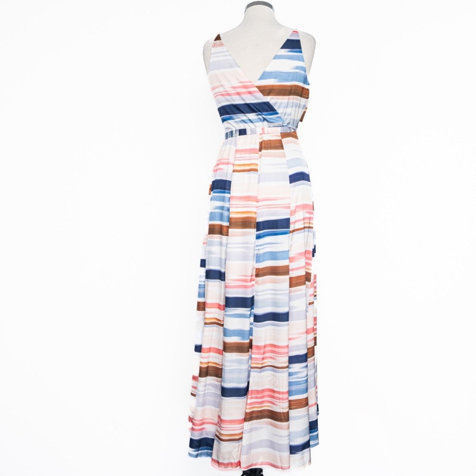Hutch Hutch. Leah Satin Midi Wrap Dress. Size XS / US 0-2 / IT 36-38 - 2 Thumbnail