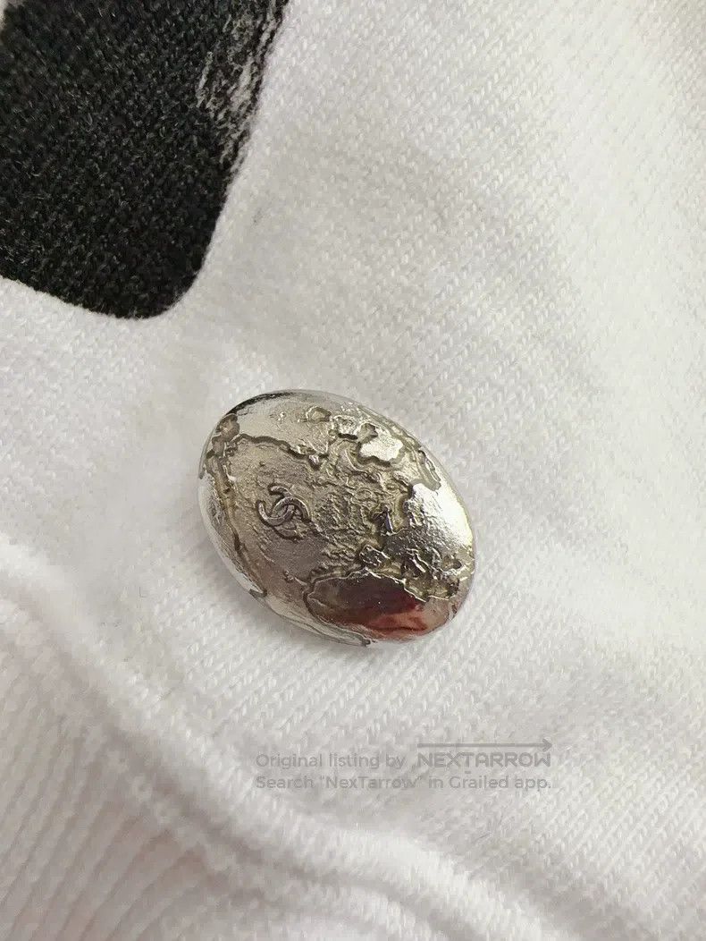 Chanel Chanel Space robot astronaut white graffiti astronaut patt Size XXS / US 00 / IT 34 - 4 Thumbnail