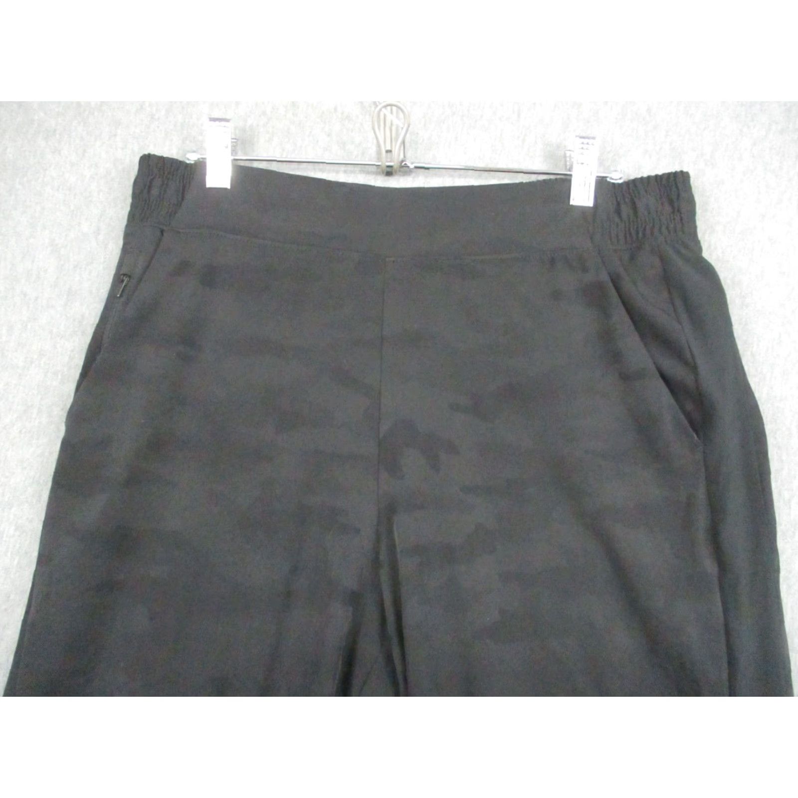 Athleta Athleta Pants Women Jogger 10 Black Camouflage Lightweight Polyester Spandex Pockets Elastic Waist Tapered Athletic Casual Travel Mens Womens Girls Size 32" / US 10 / IT 46 - 2 Thumbnail