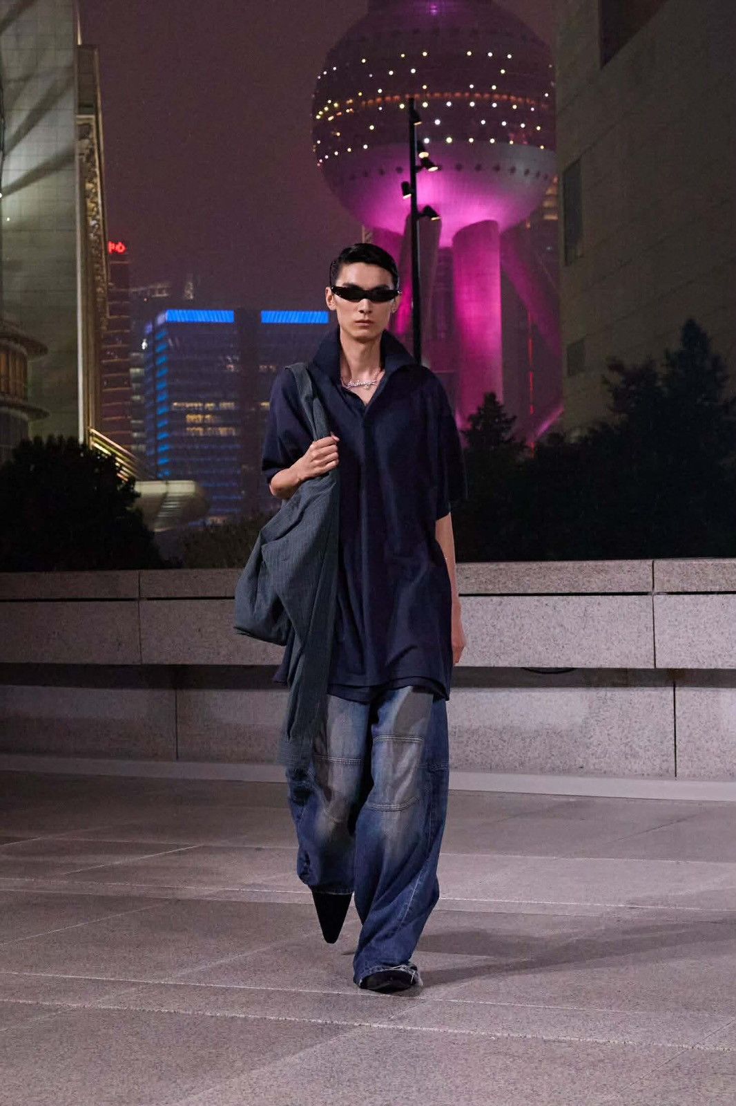 Balenciaga Balenciaga Spring/Summer 2025 Garde Robe Shirt Bag Size ONE SIZE - 1 Thumbnail