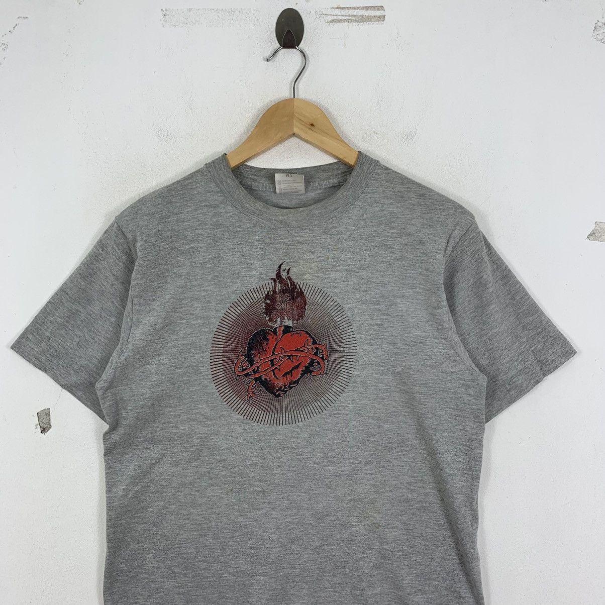 Vintage THIS ONE SCARS Gothic Heart Graphic Short Sleeve Tshirt Size US M / EU 48-50 / 2 - 3 Thumbnail
