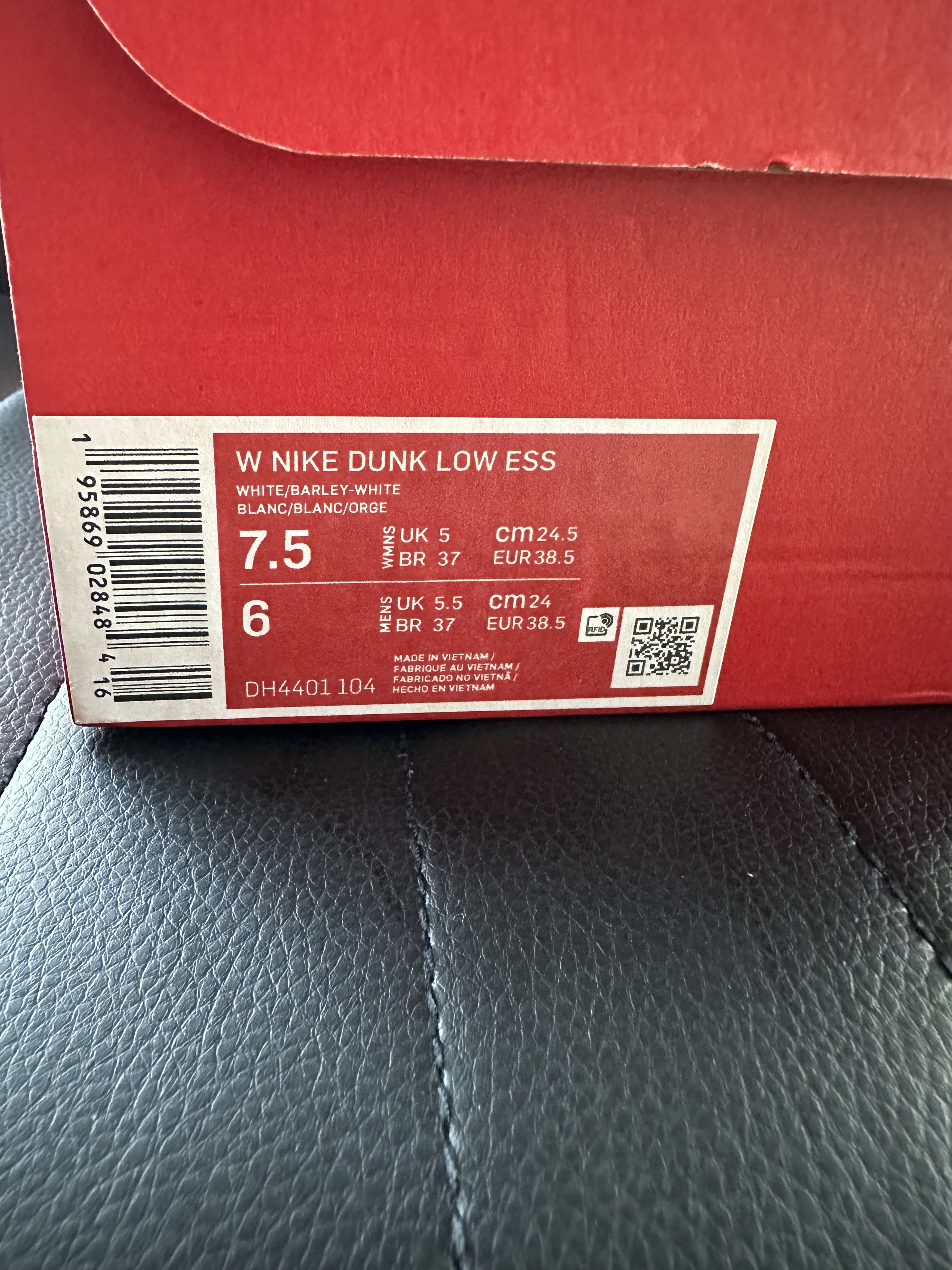 Nike PREOWNED WMNS NIKE DUNK LOW ESS "PAISLEY PACK BARLEY" Size US 7.5 / IT 37.5 - 18 Thumbnail