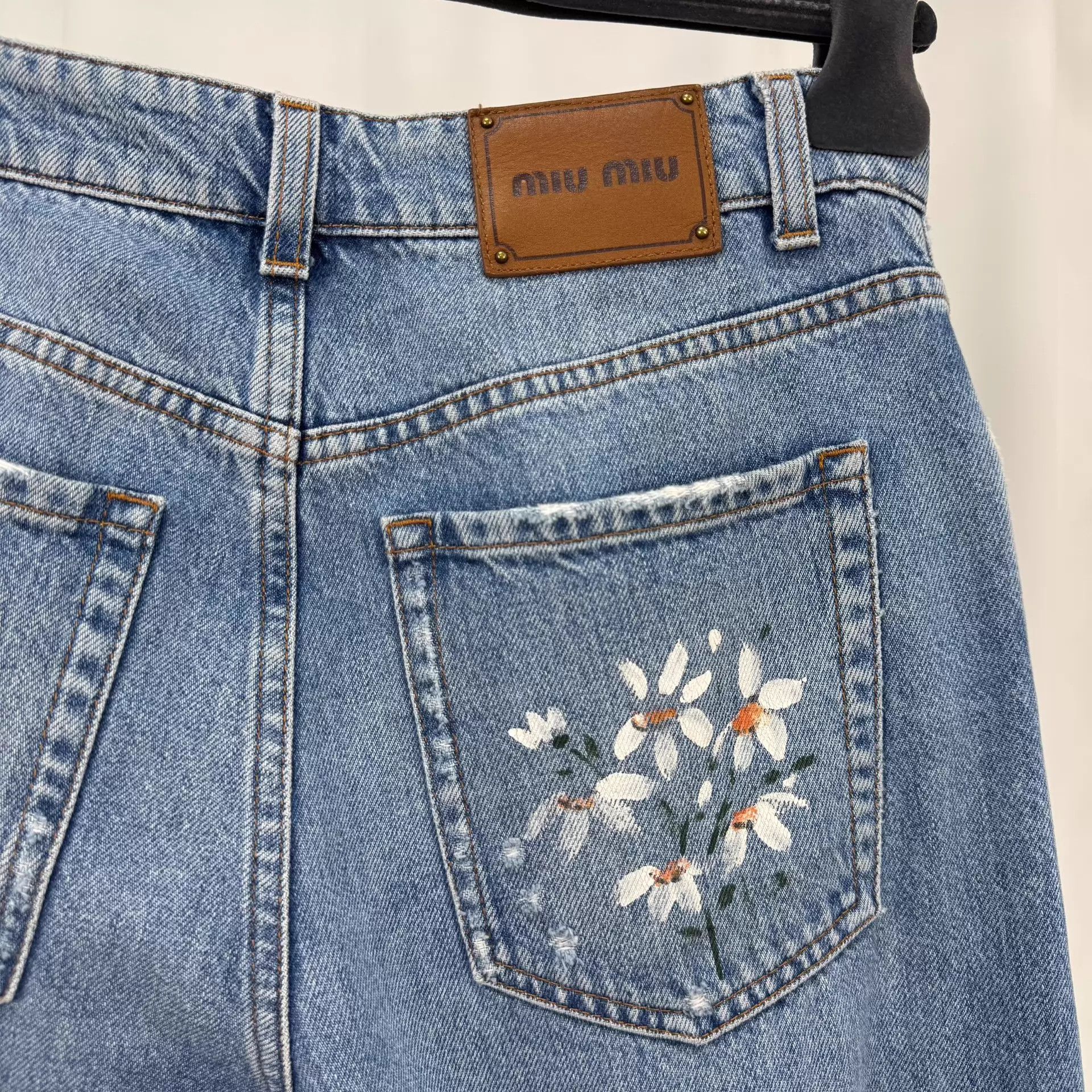 Miu Miu MIU MIU Painted Daisy Leather Tag Jeans W25 98 New Size 25" / US 0 / IT 36 - 5 Thumbnail