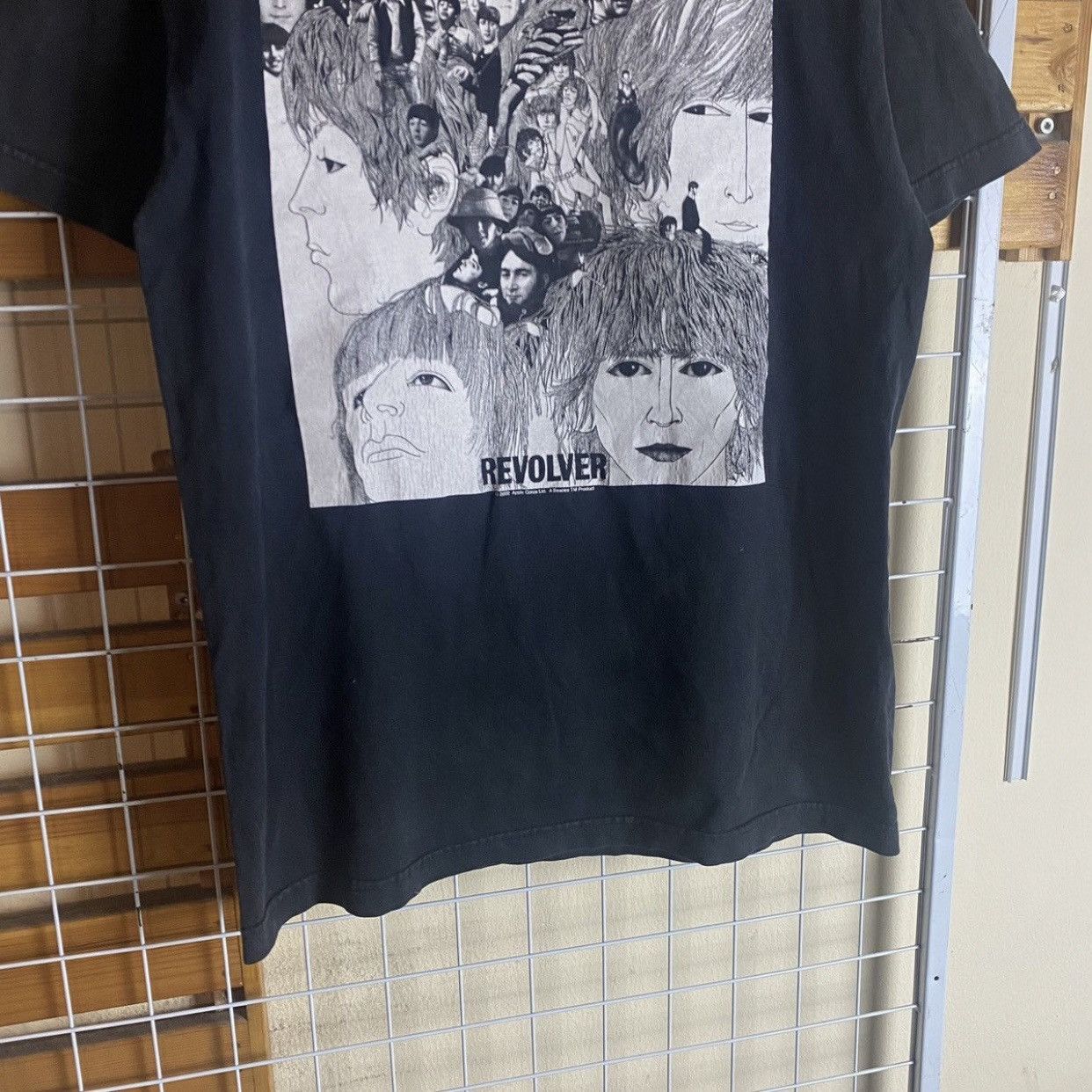 Band Tees Vintage Y2K The Beatles Revolver Album Cover Band T-Shirt Size US M / EU 48-50 / 2 - 4 Thumbnail