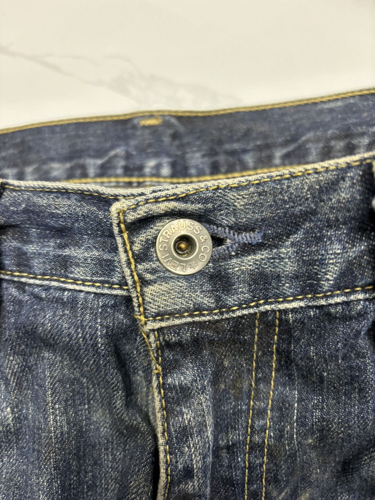 Levi's VINTAGE LEVIS 503 BAGGY DISTRESSED DENIM JEANS Size US 31 - 11 Thumbnail