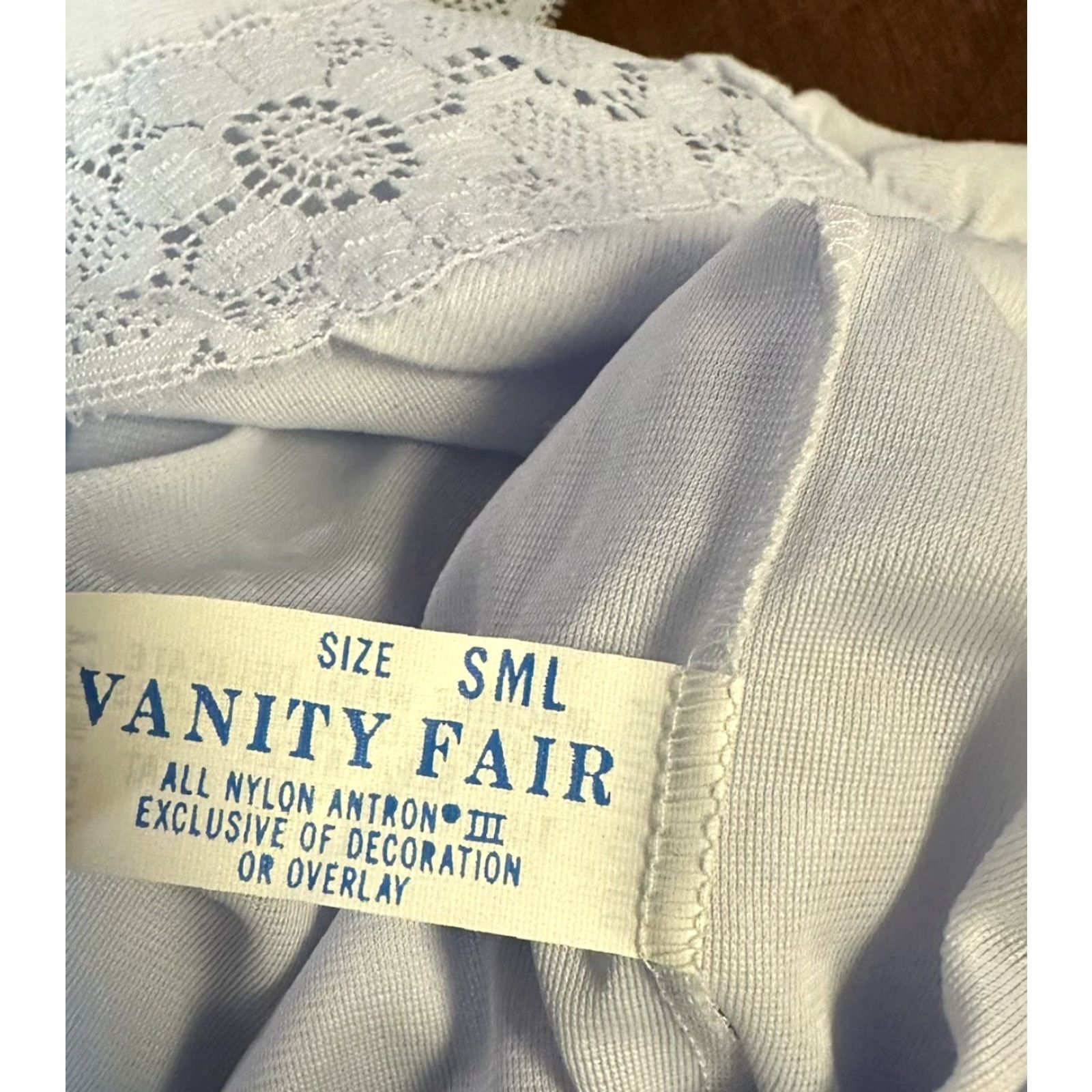 Vintage VINTAGE Gilead Nightgown Long Sleeve Nylon Lavender Lace Embroidered S NOS NEW Nightdress Purple 1970s Womens Size S / US 4 / IT 40 - 6 Thumbnail