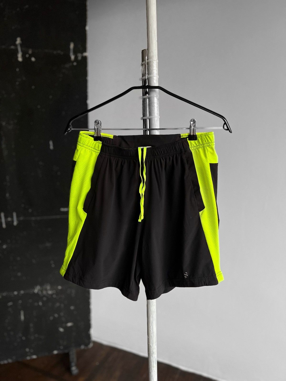 H&M H&M Sport Mens Active Training Shorts Black Green Drawstring Size US 30 / EU 46 - 1 Thumbnail