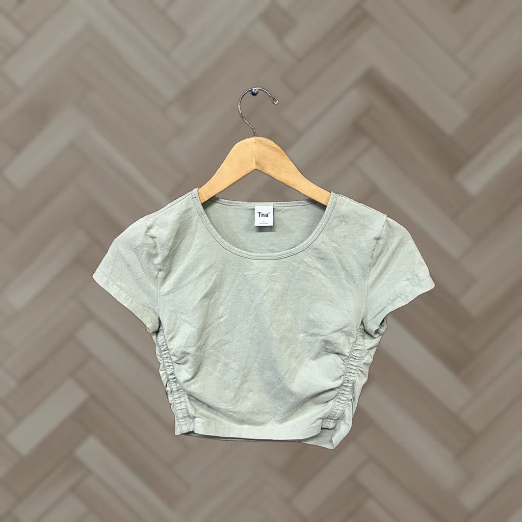 Aritzia Aritzia TNA Green Cropped Tank S Women Shirt Tank Cropped Green S Womens (no holes or stains) Size S / US 4 / IT 40 - 1 Thumbnail