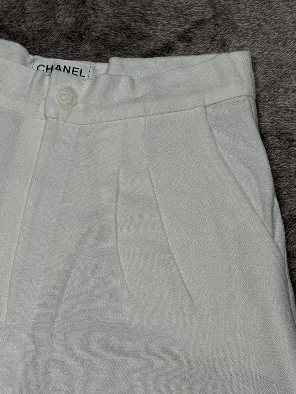 Chanel Chanel Off White Linen Textured Pleat Pocket Shorts Size 34 Size 24" / US 00 / IT 34 - 8 Thumbnail