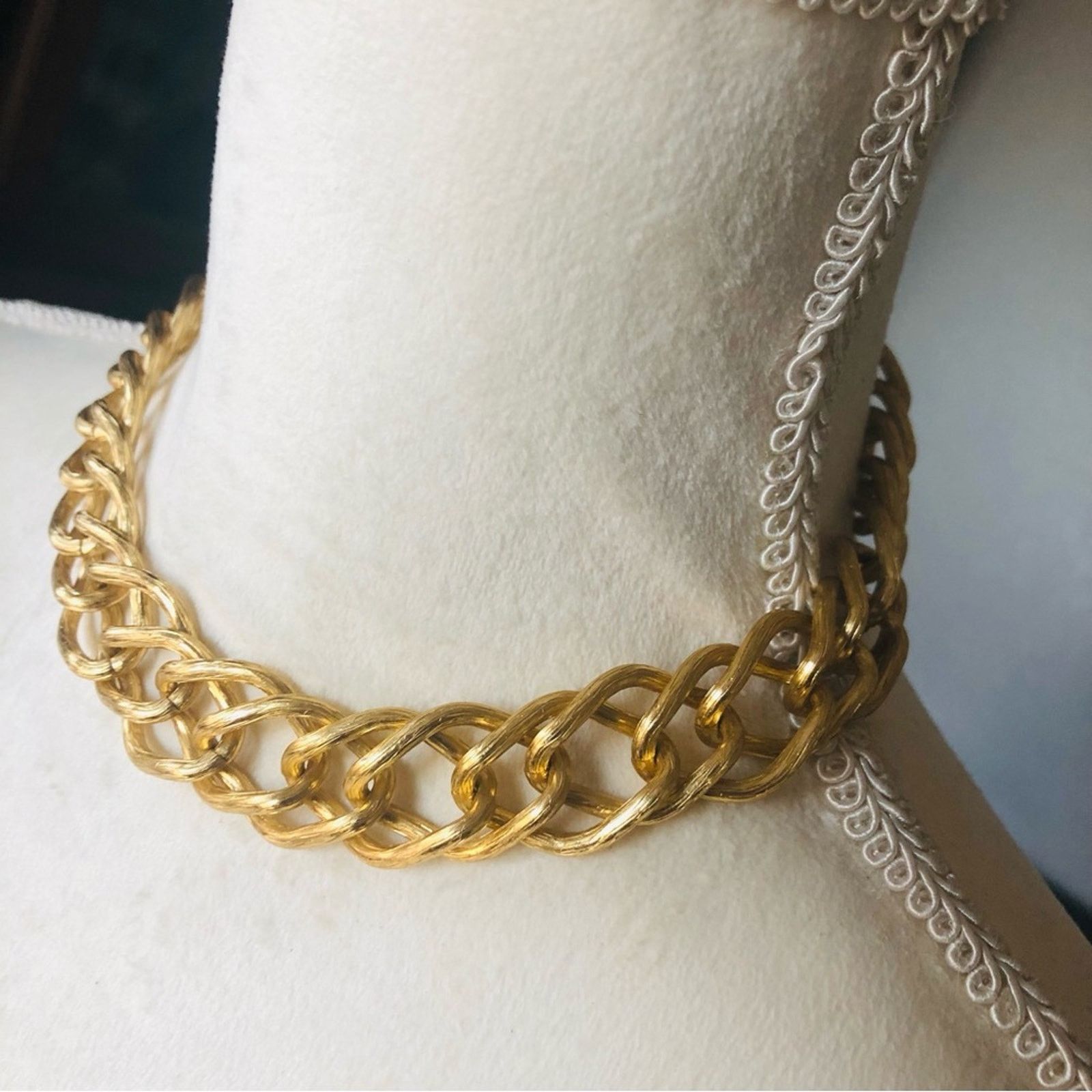 Vintage Vintage Avon gold plated chain link choker necklace Size ONE SIZE - 4 Thumbnail