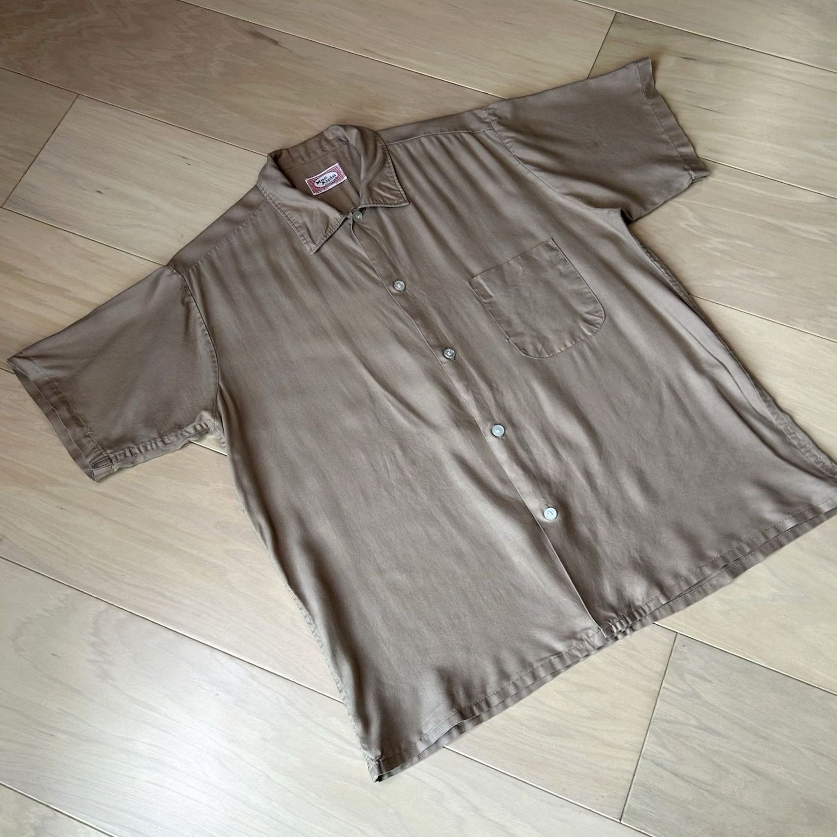 Vintage VINTAGE Mac Alpine Camp Shirt Short Sleeve Men’s 15/15-1/2 Beige Twill Button-Up Pockets Easy Care Casual Workwear Party/Cocktail Mens Size US M / EU 48-50 / 2 - 2 Thumbnail