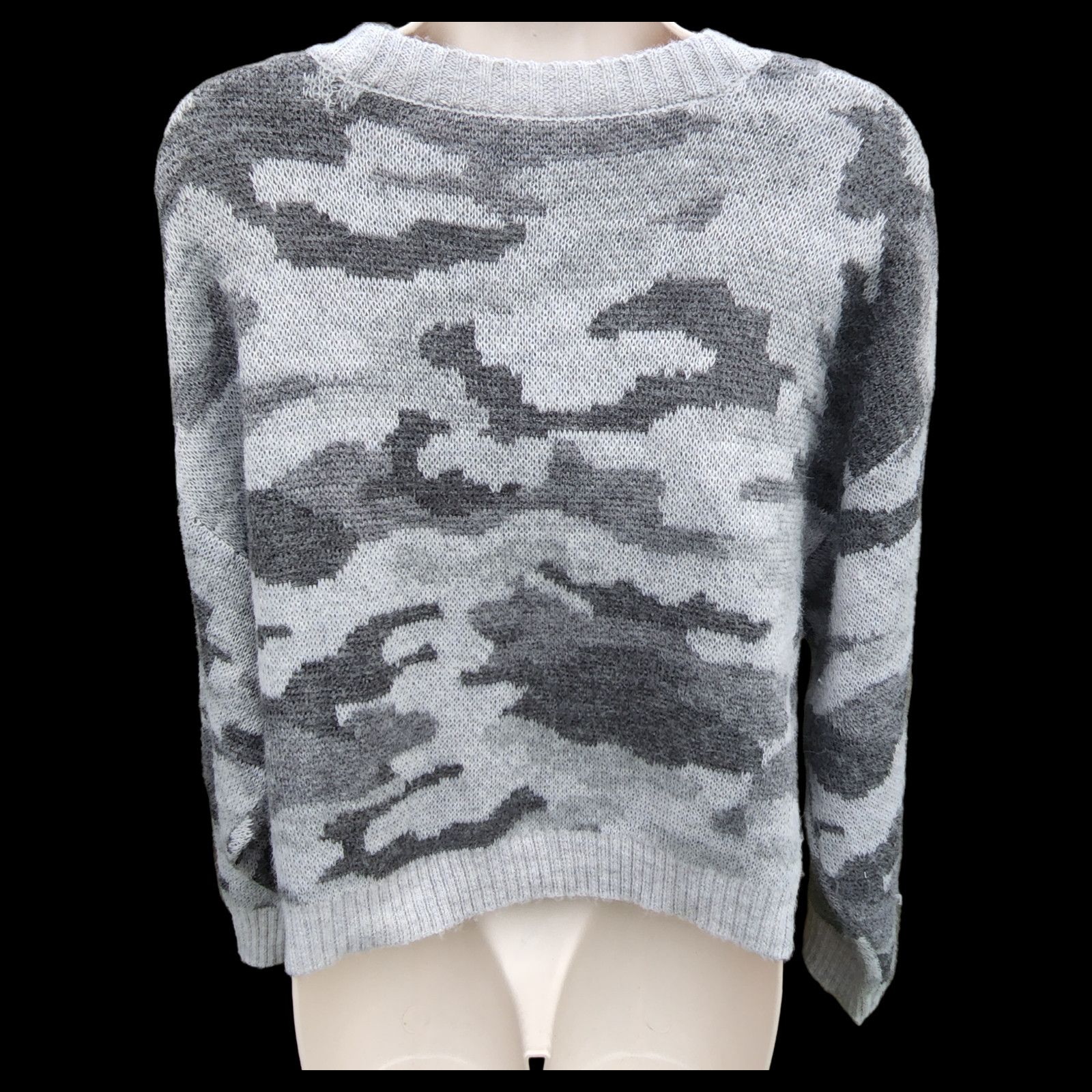 American Eagle Outfitters American Eagle Gray Camo Sweater Women's Size XS Long sleeve Size XS / US 0-2 / IT 36-38 - 4 Thumbnail