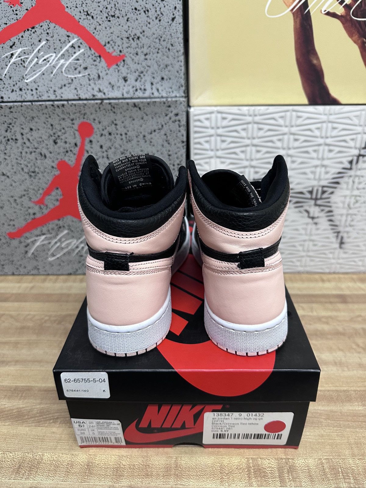 Jordan Brand Air Jordan 1 Retro High OG GS Crimson Tint Size US 5.5 / EU 38 - 3 Thumbnail