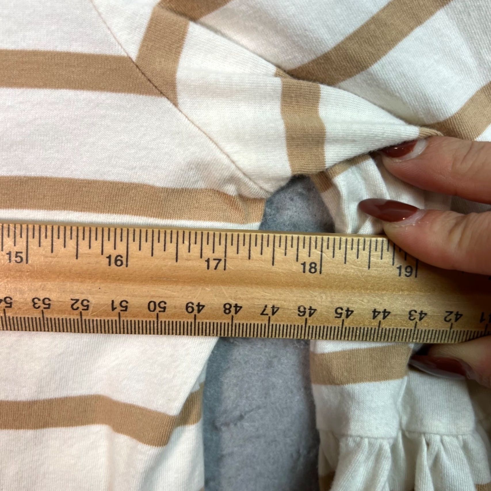 Banana Republic VINTAGE Banana Republic Womens Small Striped Bell Sleeve Top Beige & White 100% Cotton Size S / US 4 / IT 40 - 5 Thumbnail