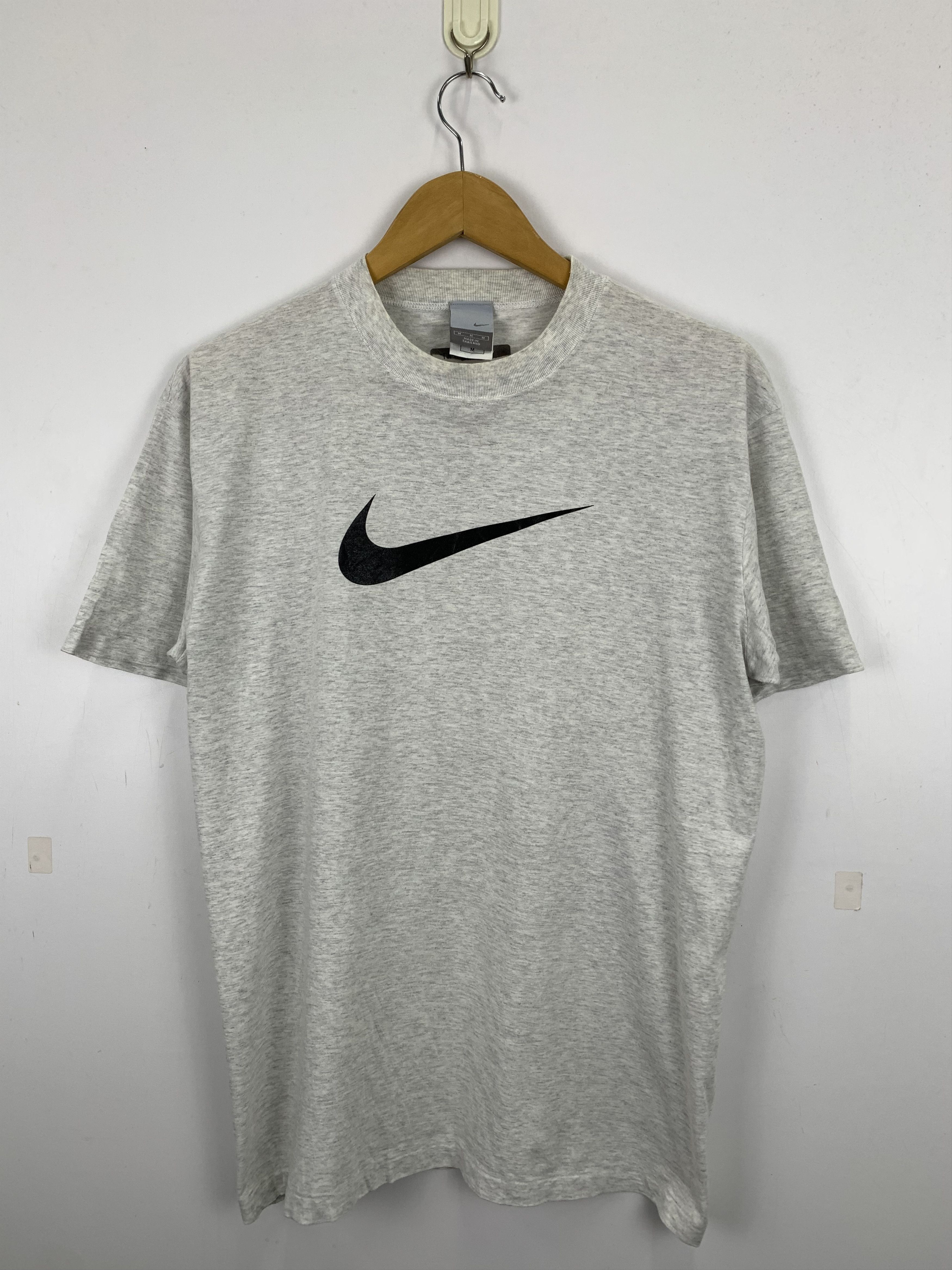 Nike × Vintage Vintage Y2K Nike Swoosh Center T Shirt TA0221 Size US M / EU 48-50 / 2 - 1 Thumbnail