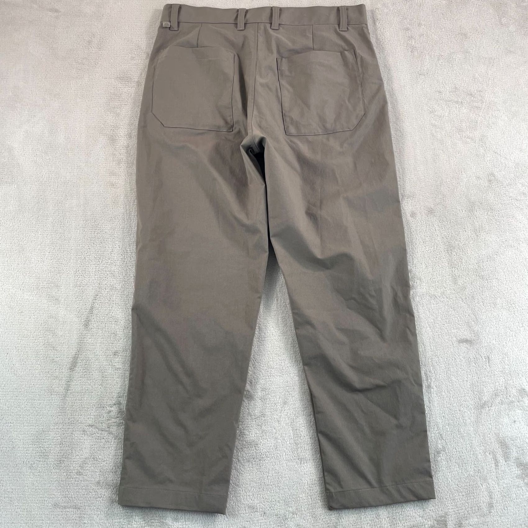 Lululemon LULULEMON Relaxed Trousers Men 32x28 Brown Cropped Tapered Leg Roomy Fit Pants Size US 32 / EU 48 - 4 Thumbnail