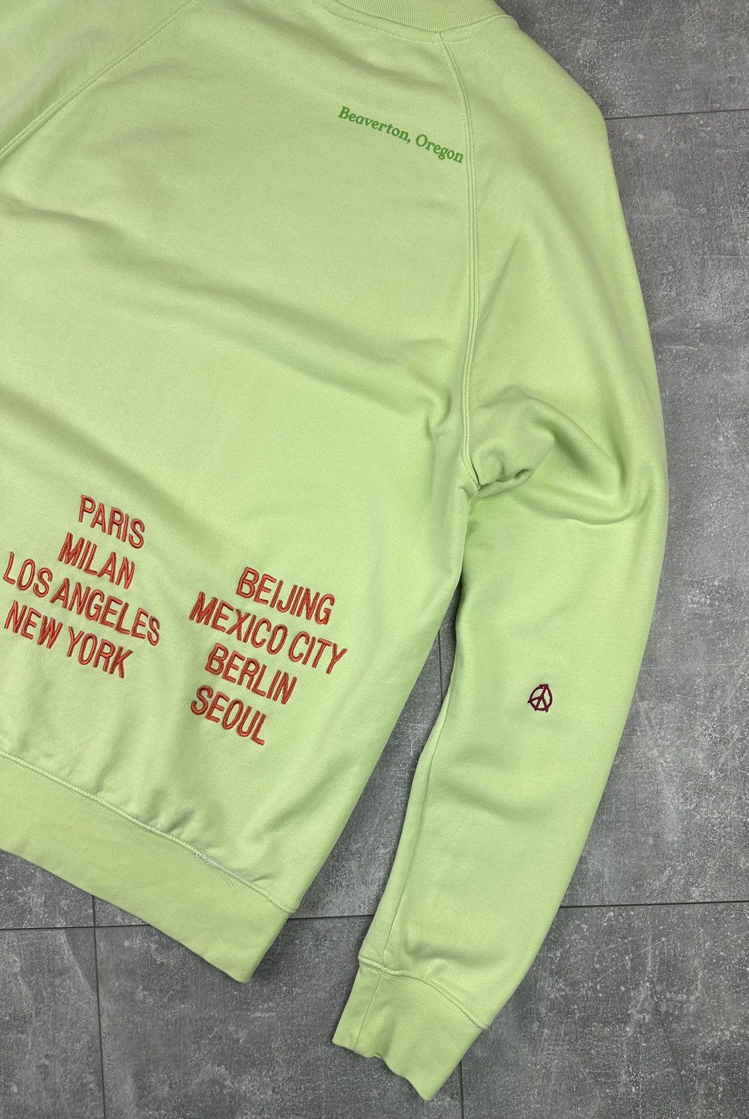 Nike Nike World Tour NSW Overprint Logo Sweatshirt Size US L / EU 52-54 / 3 - 11 Thumbnail