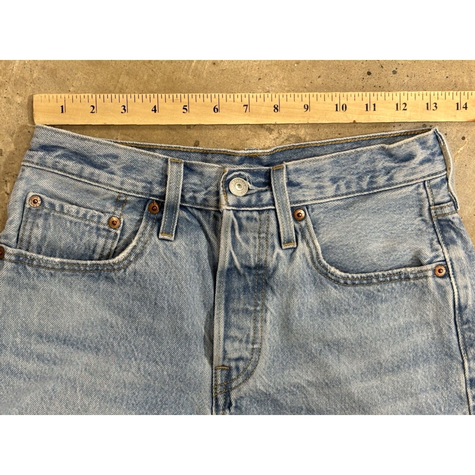 Levi's Levi's 501 Button Fly High Rise Women's Denim Jean Shorts Cut-Off 26 Blue Flat Front 5-Pocket Regular Size 26 Girls Mens Women? Size 26" / US 2 / IT 38 - 7 Thumbnail