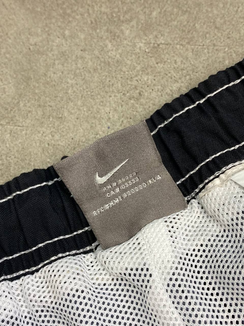 Nike Vintage Nike Y2K 2000s Small Logo Long Shorts Size US 40 / EU 56 - 14 Thumbnail