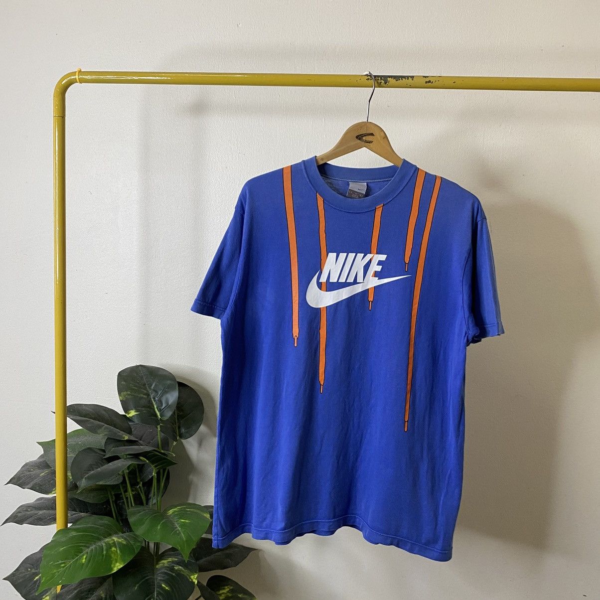 Nike Vintage 2000s Nike Rare Graphic T Shirt Size US L / EU 52-54 / 3 - 1 Thumbnail
