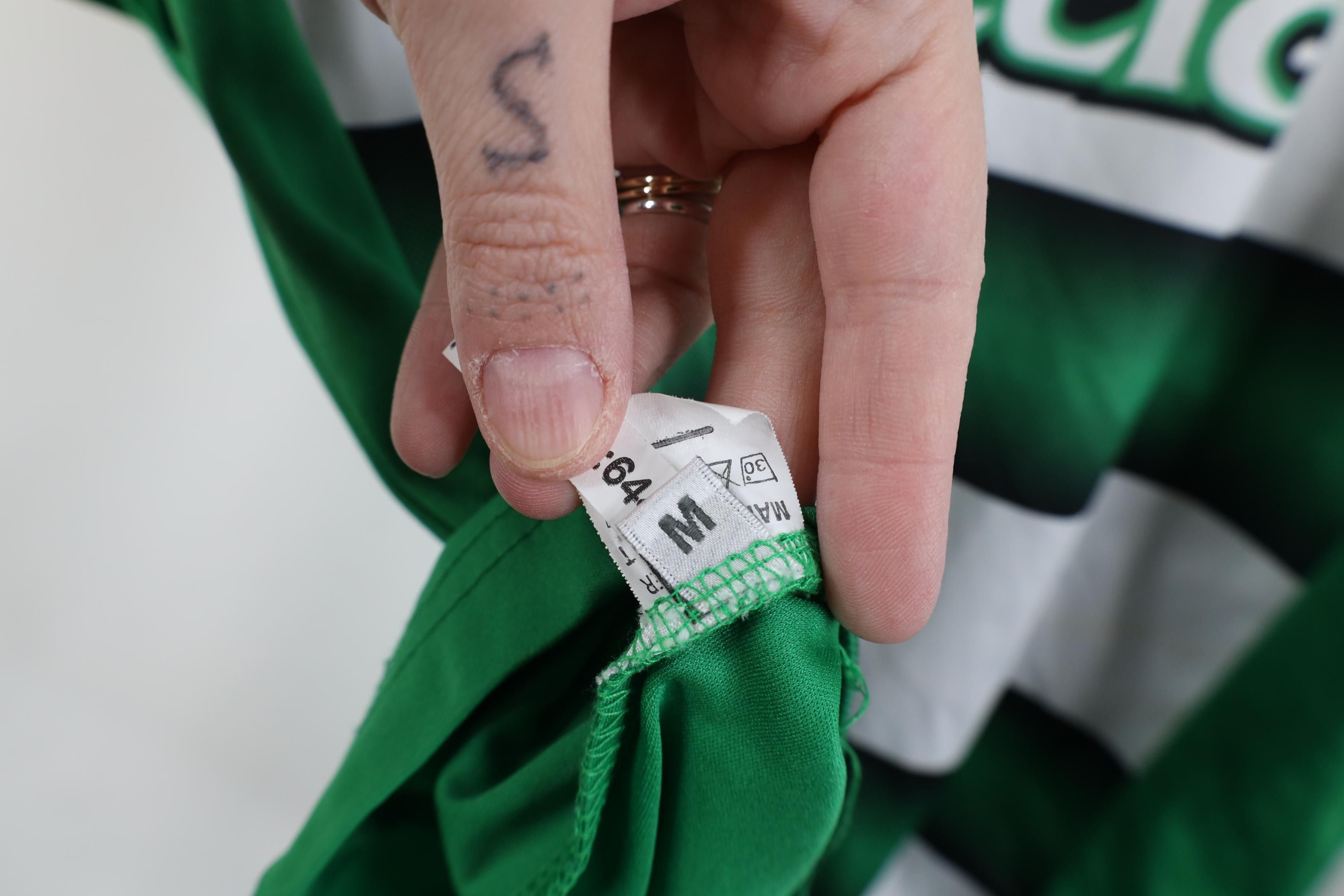 Vintage Vintage Celtic FC Football Soccer Jersey Striped Green Size US M / EU 48-50 / 2 - 12 Thumbnail
