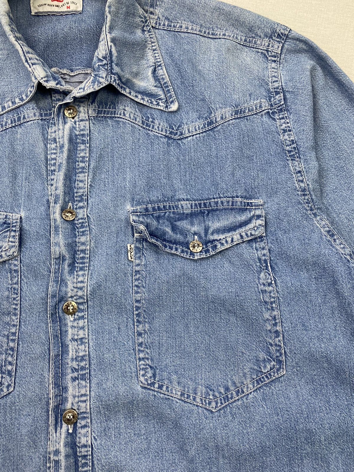Levi's × Vintage Mens Vintage Levi’s Long Sleeve Denim Shirt size M Size US M / EU 48-50 / 2 - 4 Thumbnail