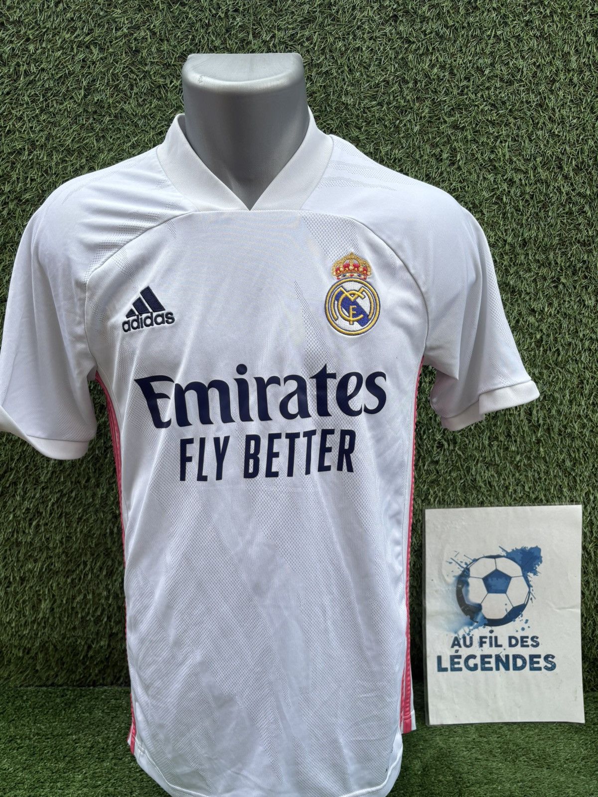Adidas Real madrid benzema jersey Size US S / EU 44-46 / 1 - 2 Thumbnail