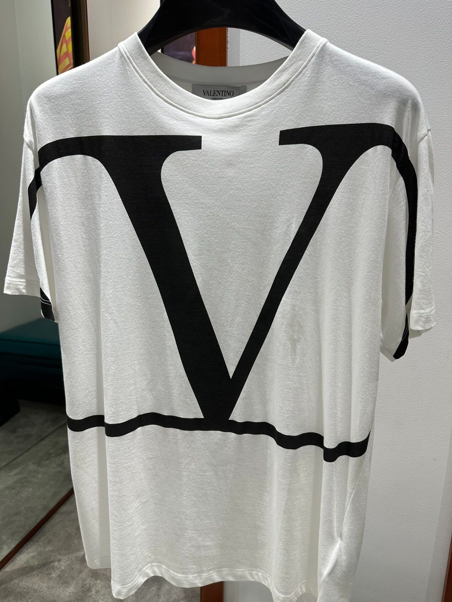 Valentino Valentino Big V Logo Unisex T-shirt Size US M / EU 48-50 / 2 - 1 Thumbnail