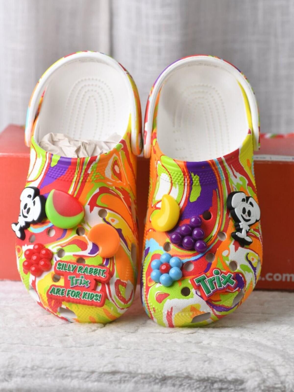 Crocs Trix Cereal x Crocs Classic Clog Size US 6 / EU 39 - 2 Thumbnail