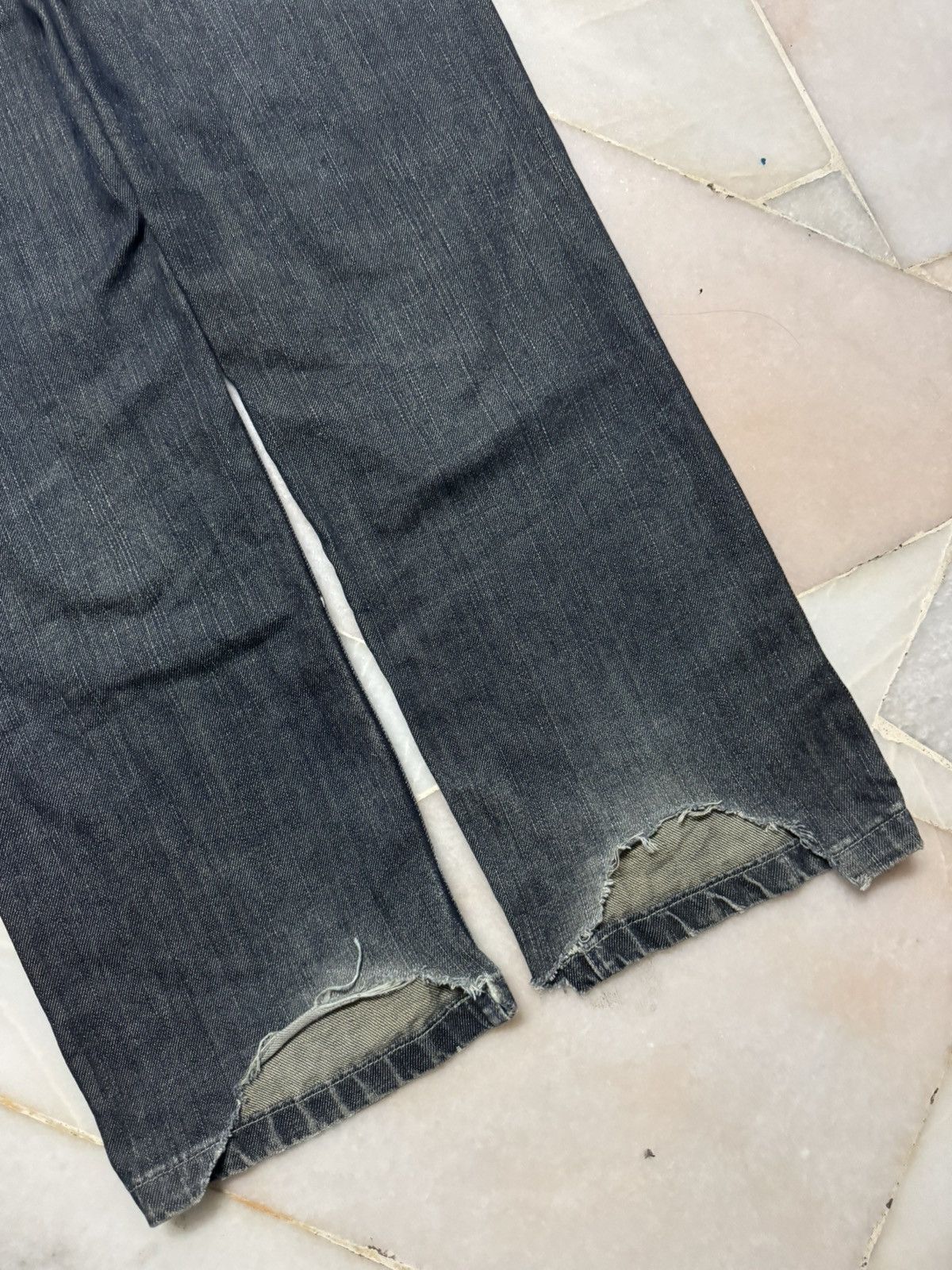Japanese Brand 💥GRUNGE💥90's STYLE INSANE JULES CLAWMARK DISTRESS DARK JEANS Size US 33 - 18 Thumbnail