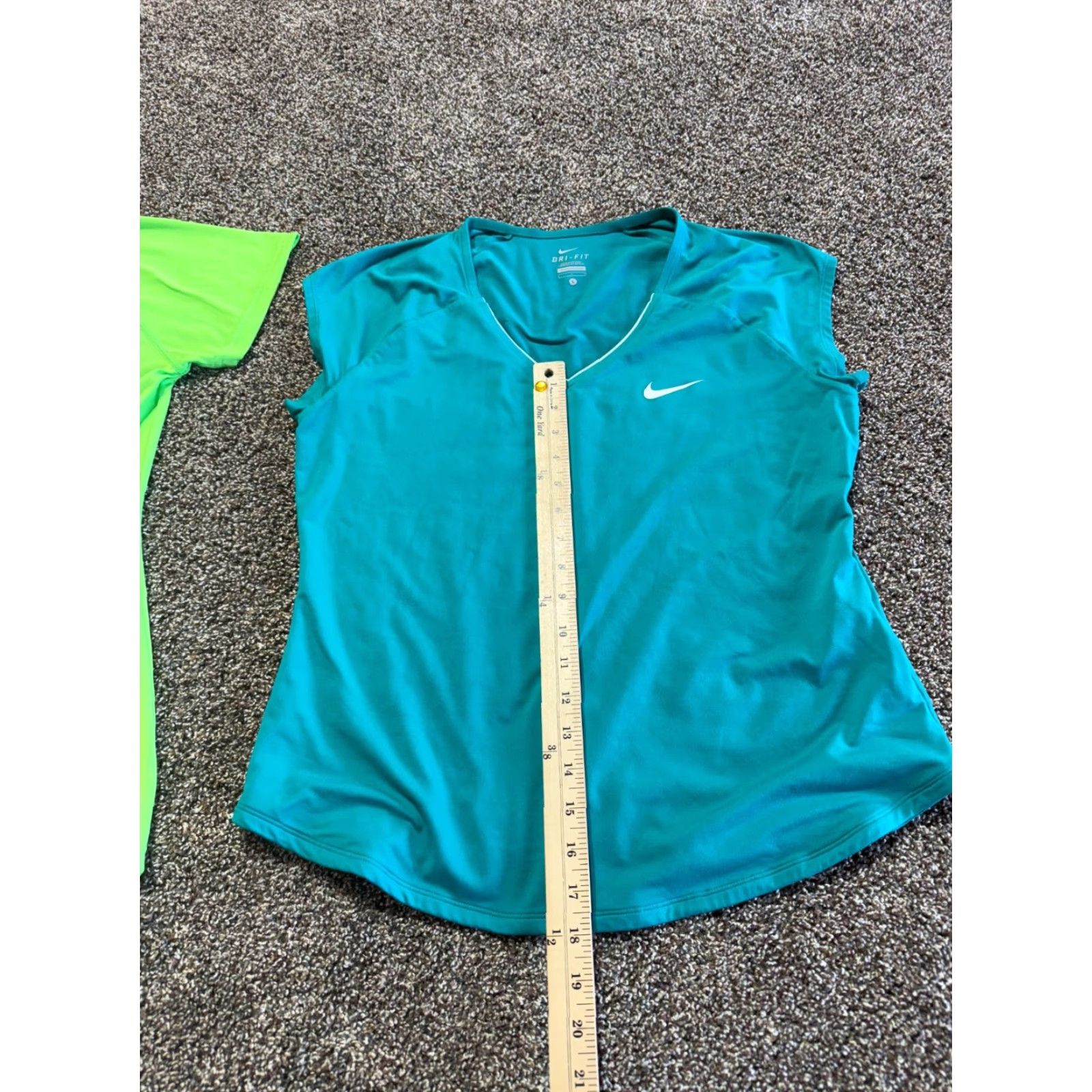 Under Armour Nike & Under Armour Women Shirt Lot Of 2 Size Large Lightweight Workout Running Size L / US 10 / IT 46 - 4 Thumbnail