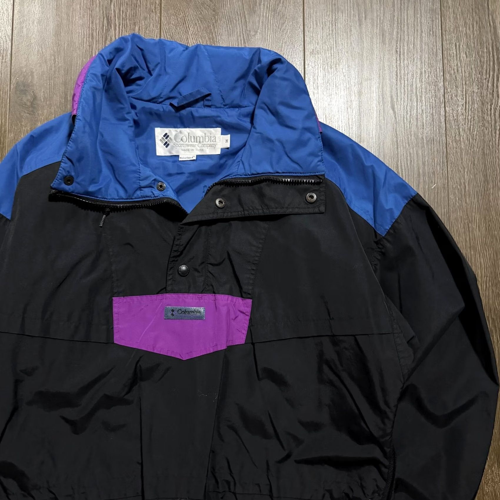 Vintage VINTAGE Columbia Jacket Mens M Windbreaker Hooded Black 90s Radial Sleeve zip Front Pockets Size US M / EU 48-50 / 2 - 3 Thumbnail