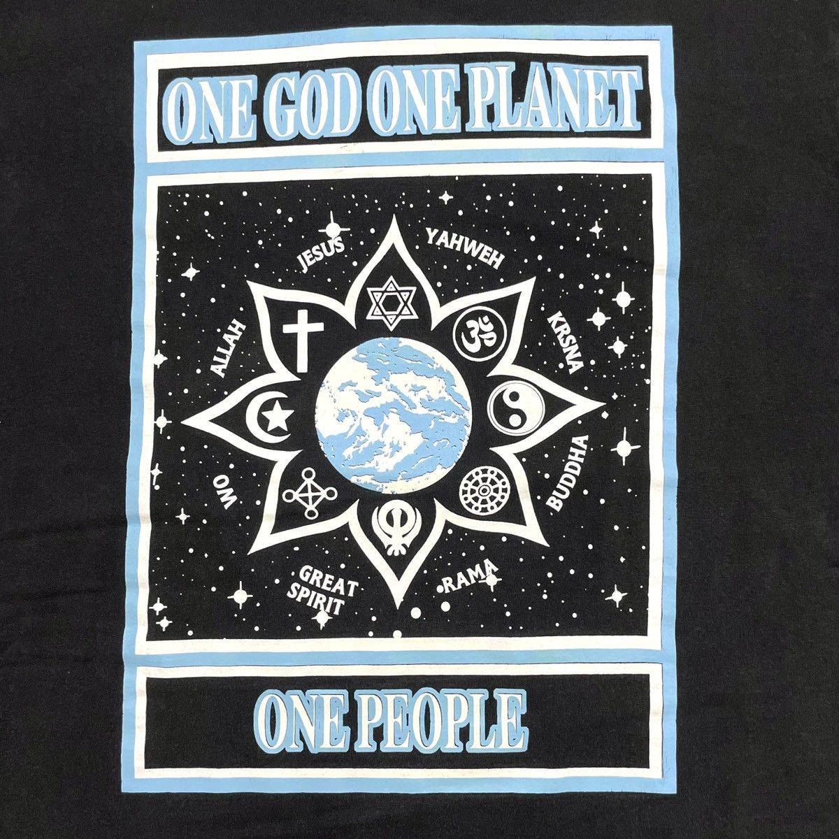 Vintage Vintage 90's "One God One Planet One People" Tee Size US L / EU 52-54 / 3 - 3 Thumbnail