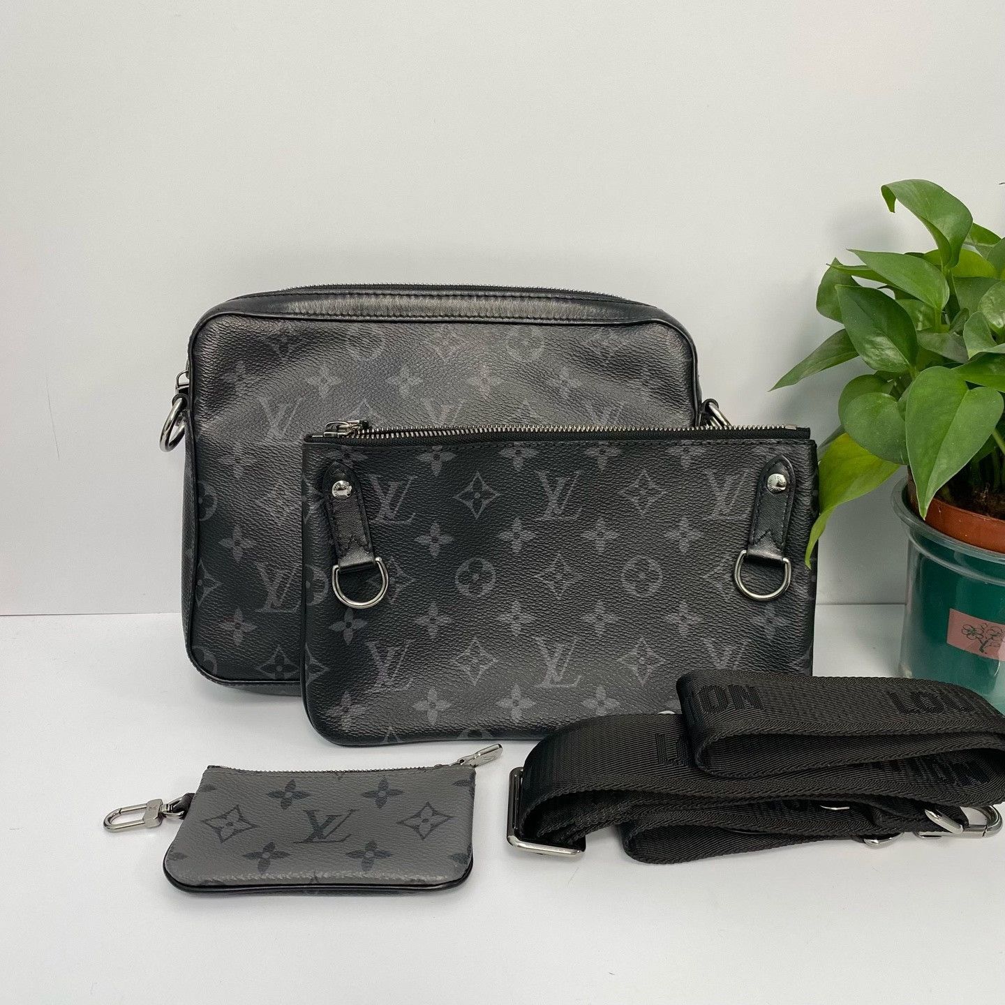 Louis Vuitton Pre-loved Bag Very good condition Size ONE SIZE - 1 Thumbnail