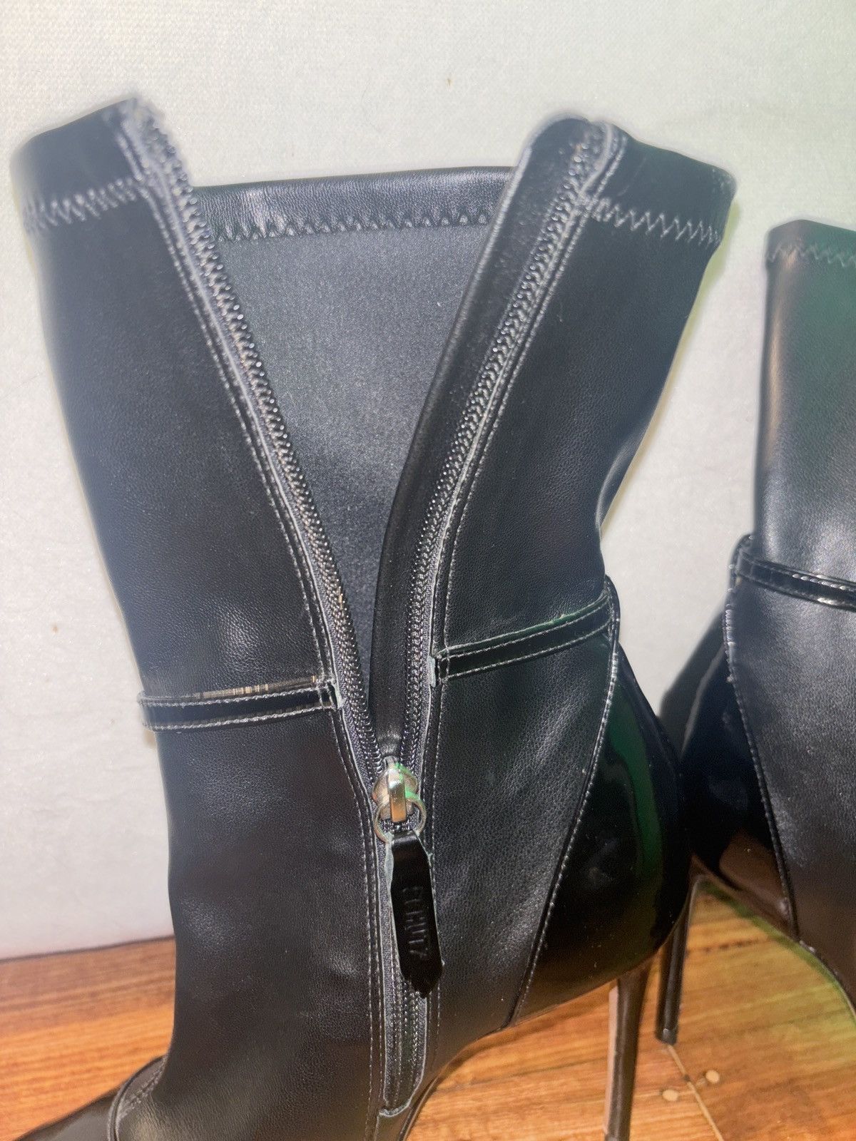 SCHUTZ Leather Boots with Patent Accents Size US 8 / IT 38 - 3 Thumbnail