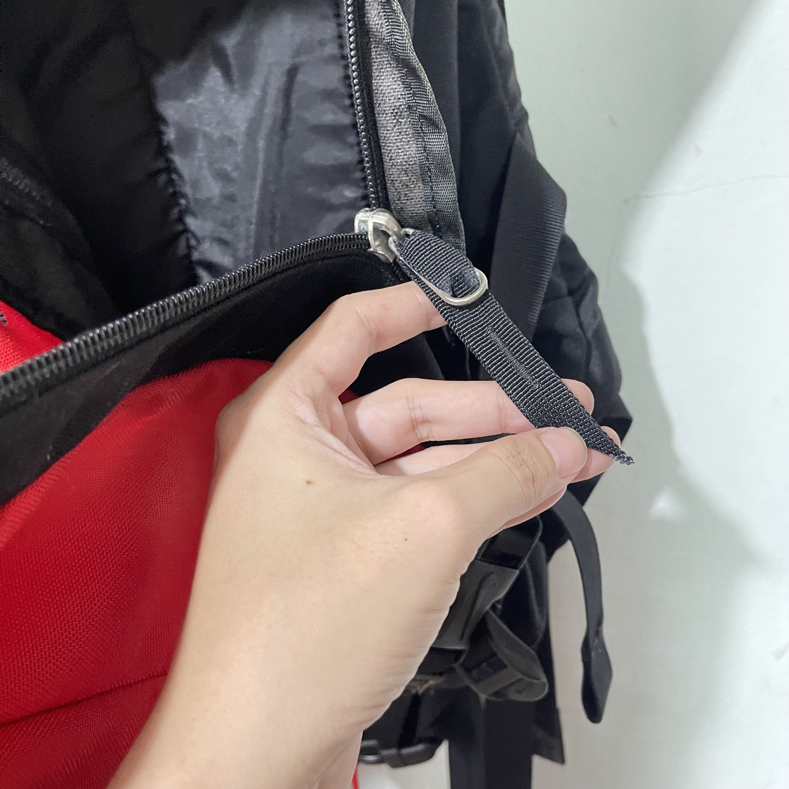 Nike ACG Vintage Nike ACG Kirst 25 Backpack Black Red Hiking Bag Size ONE SIZE - 10 Thumbnail