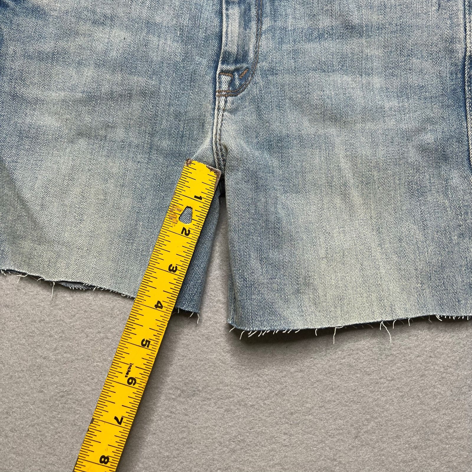 MOTHER MOTHER The Looker Ankle Step Fray Denim Shorts Women’s 26 Size 26" / US 2 / IT 38 - 7 Thumbnail