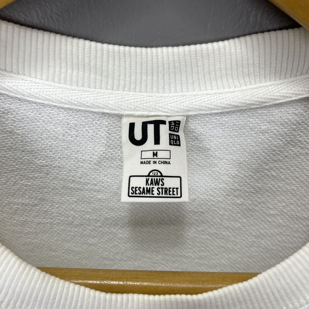 Kaws × Uniqlo UNIQLO x KAWS x SESAME STREET Sweatshirt #1411/AW Size US S / EU 44-46 / 1 - 6 Thumbnail