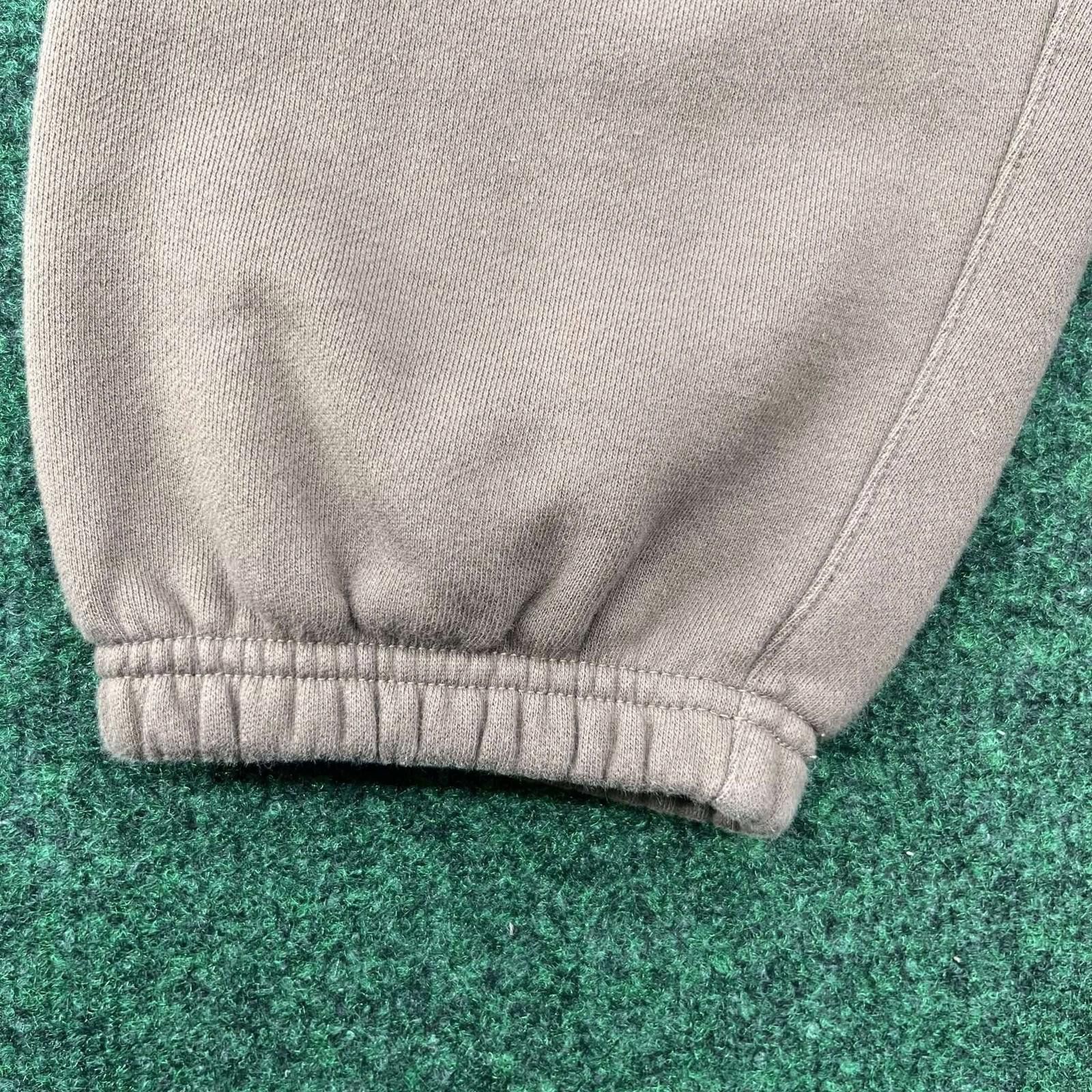 Fear of God Fear Of God Essentials Sweatpants Olive M Used Size US 32 / EU 48 - 2 Thumbnail