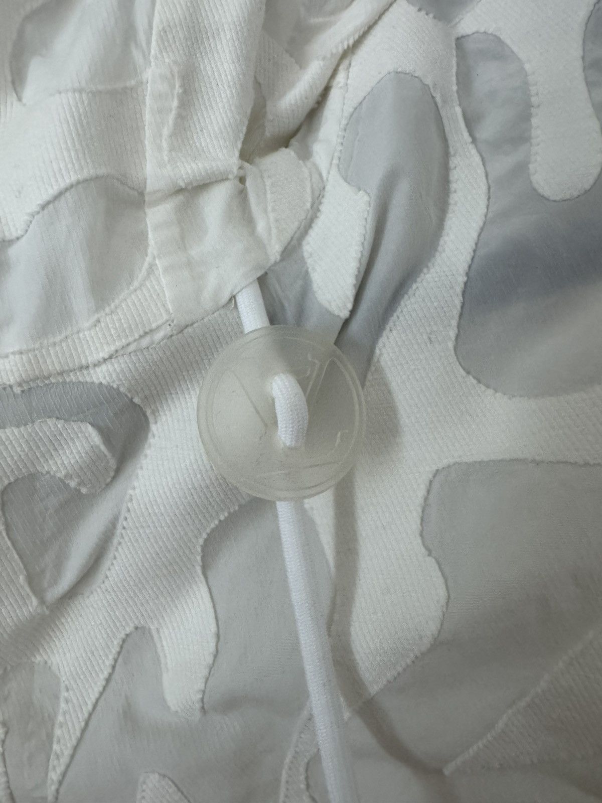 Louis Vuitton Louis Vuitton White Spellout Windbreaker Jacket – Size L Size US L / EU 52-54 / 3 - 5 Thumbnail