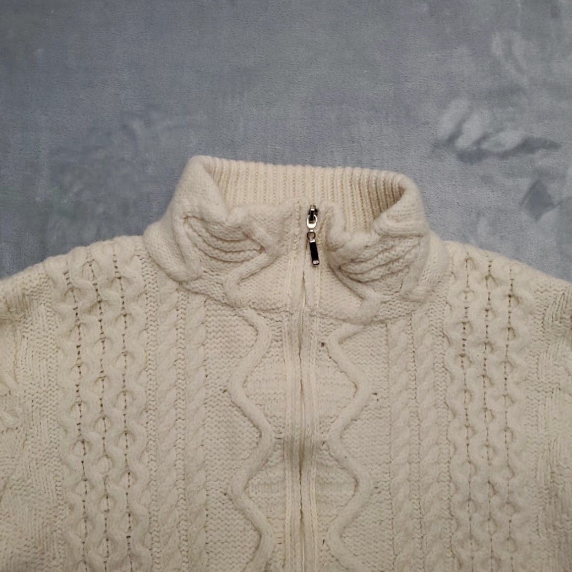 Vintage VINTAGE Aran Crafts Sweater Cardigan Large White Wool Cable Knit Full Zip Women L Size L / US 10 / IT 46 - 3 Thumbnail