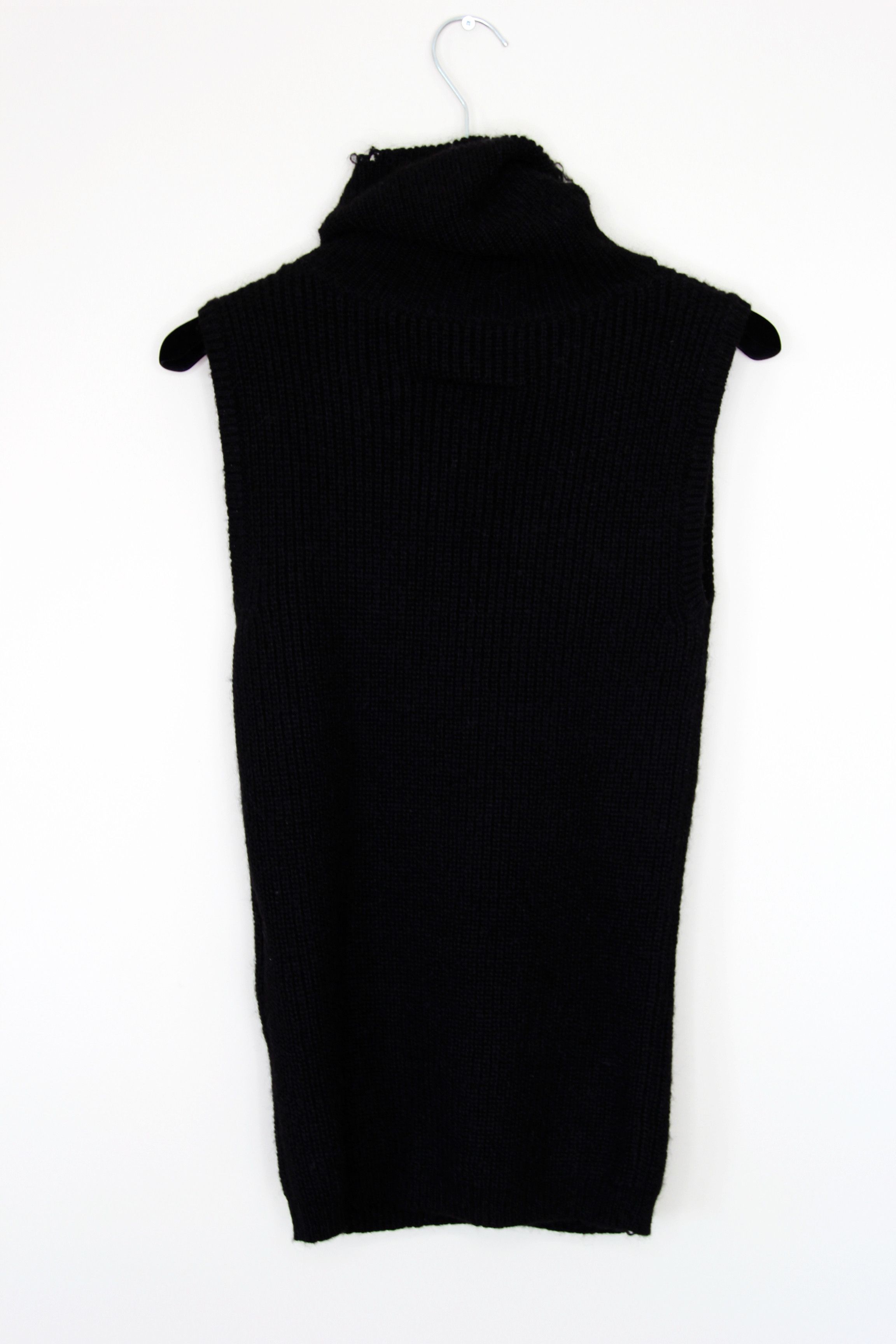 Maison Margiela BNWT AW23 MAISON MARGIELA MM6 DISTRESSED SWEATER XS Size XS / US 0-2 / IT 36-38 - 3 Thumbnail