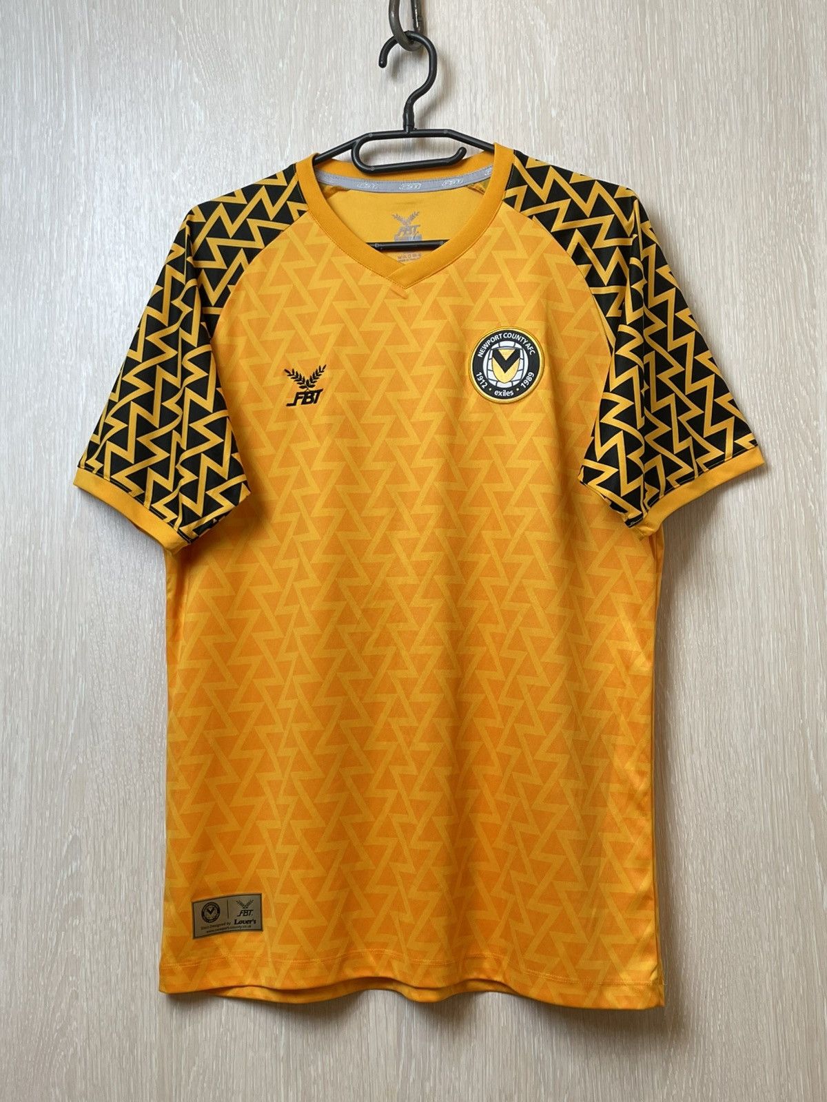 Other NEWPORT COUNTY AFC FBT SIZE M JERSEY SHIRT FOOTBAL Size US M / EU 48-50 / 2 - 1 Thumbnail