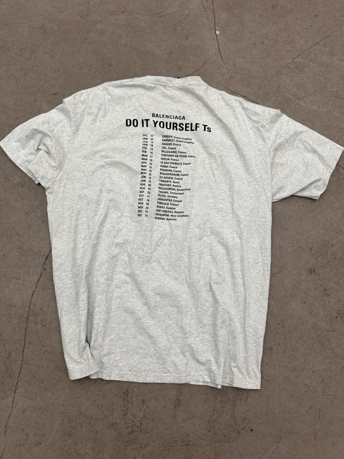 Balenciaga Balenciaga "Do It Yourself T" Size US L / EU 52-54 / 3 - 4 Thumbnail